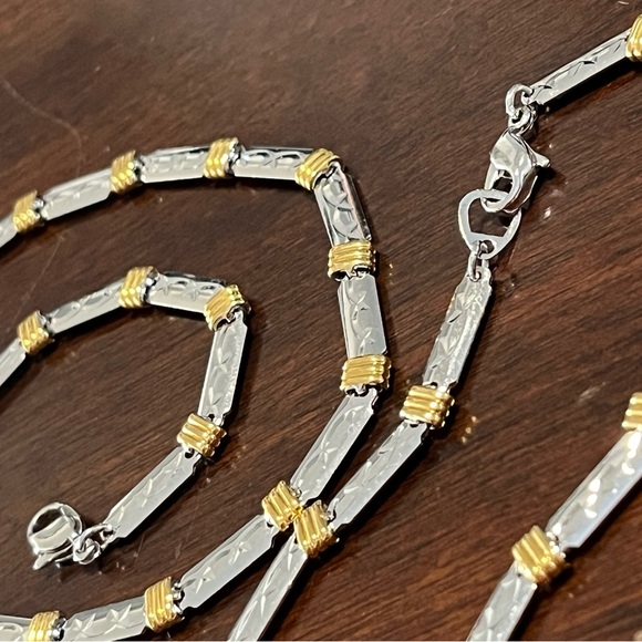 Elegant Silver and Gold Jewelry Set - Picture 4 of 6